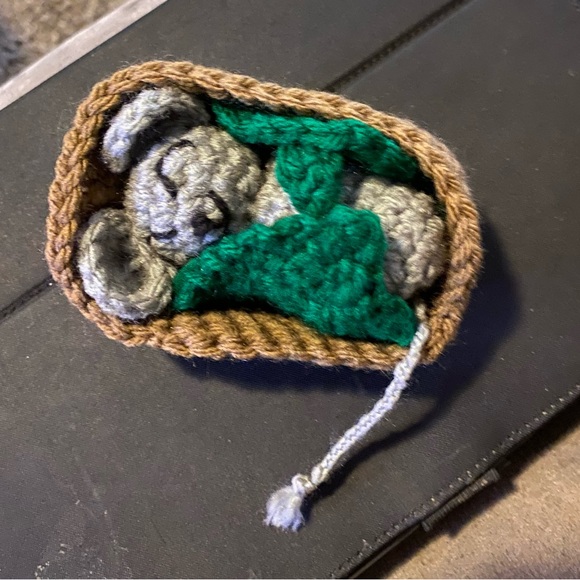 Mouse in a basket - Picture 2 of 2